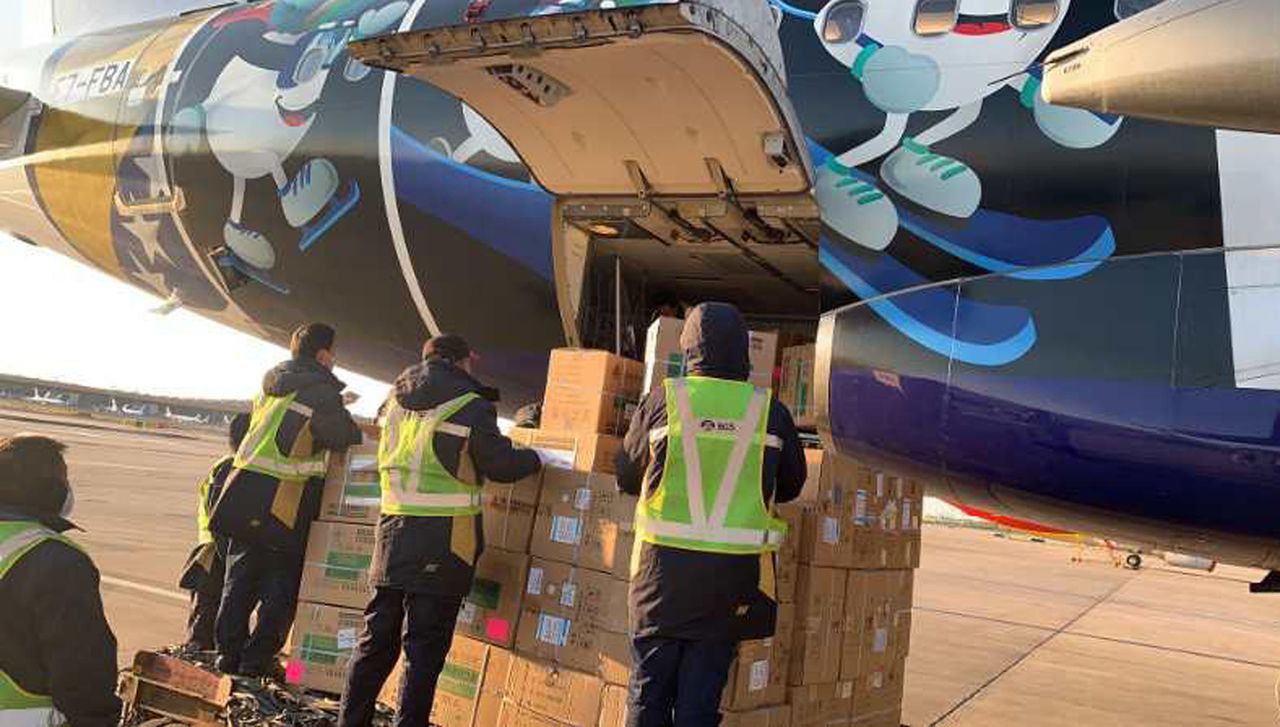 The Netherlands have transported 7.000 kilo / 70m3 of personal protective equipment and medical supplies from Beijing (China) to Podgorica (Montenegro), in support to Allied efforts against the COVID-19 global pandemic