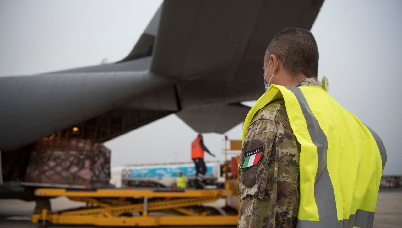 An Italian air force member stands-by as a pallet of medical supplies from Milan, Italy is off-loaded in Rome, May, 13, 2020. In response to the ongoing coronavirus disease 2019 outbreak, an 86th Airlift Wing C-130J Super Hercules assisted the Italian government in transporting medical supplies between supply hubs in Milan and Rome, Italy. (U.S. Air Force photo by Senior Airman Kristof J. Rixmann)