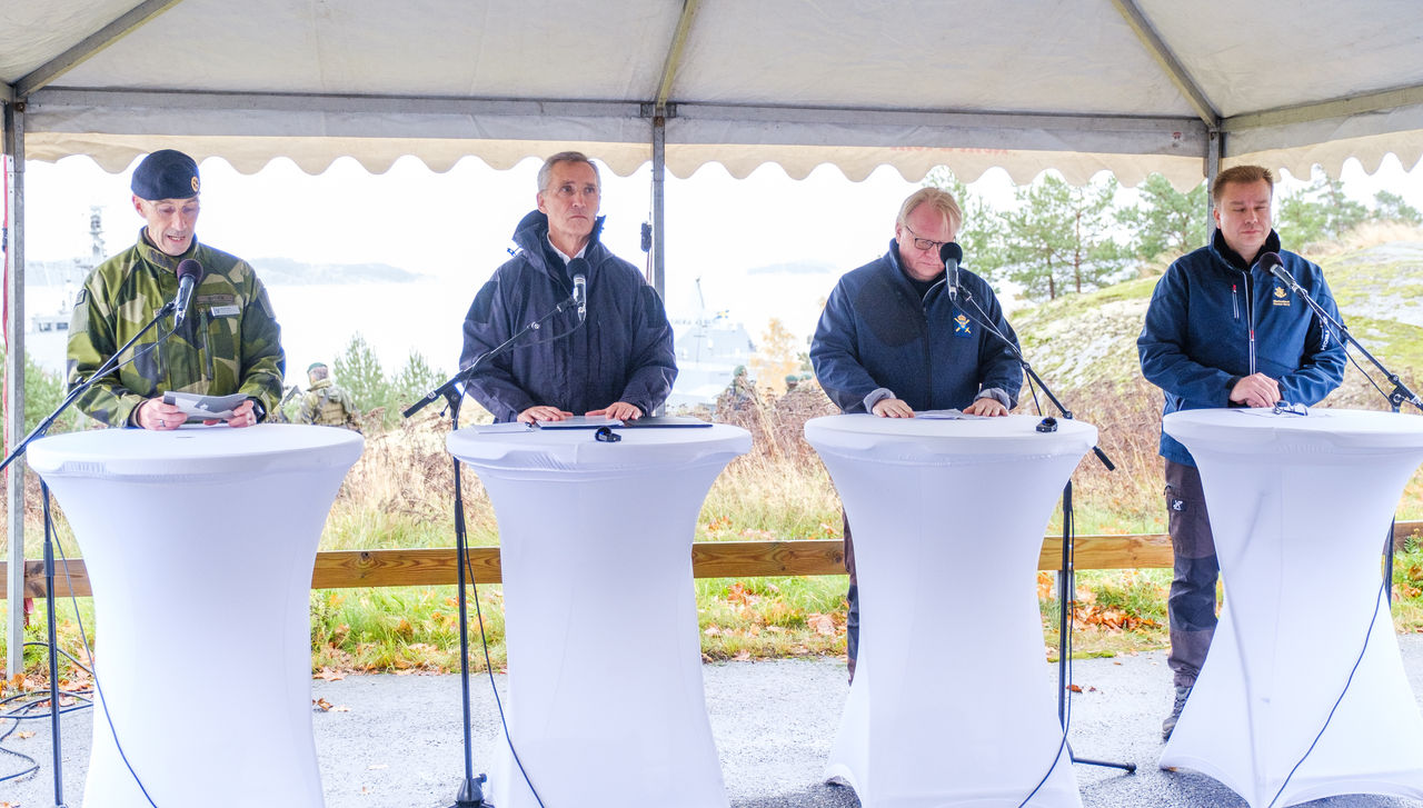 Joint press point by NATO Secretary General Jens Stoltenberg, the Defence Minister of Sweden Peter Hultqvist and the Defence Minister of Finland Antti Kaikkonen