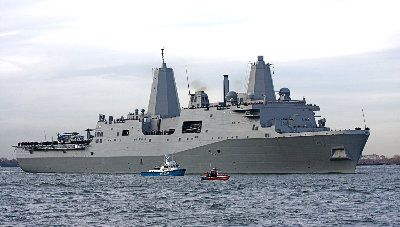210910-USS_New_York_in_the_Hudson_River_200911