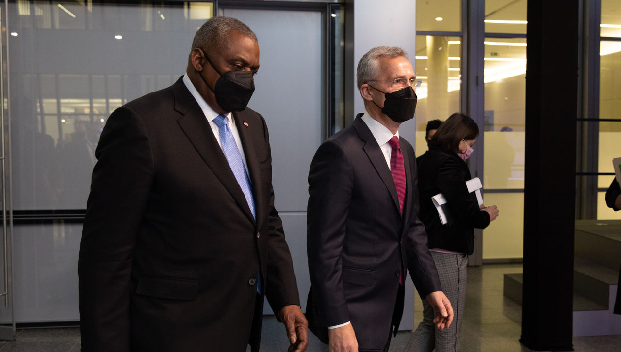 Left to right: Lloyd J. Austin III (US Secretary of Defense) with NATO Secretary General Jens Stoltenberg
