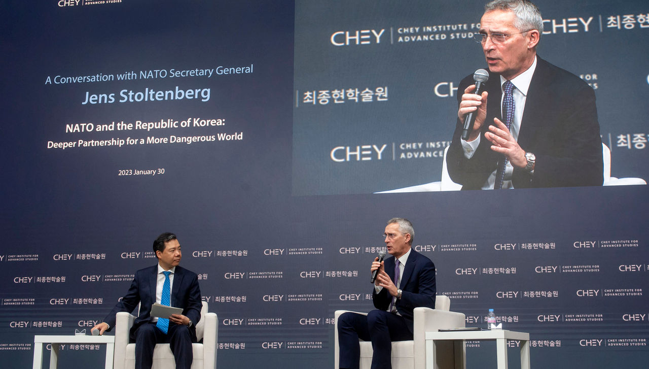 Engagement with youth at the CHEY institute for advanced technologies. NATO Secretary General Jens Stoltenberg with Dr. Jae-Sueng Lee, Professor at the Korea University