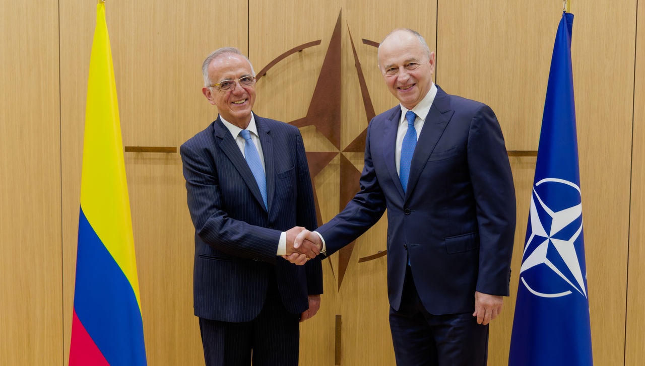 NATO Deputy Secretary General Mircea Geoană meets with the Minister of Defence of Colombia, Iván Velásquez Gómez