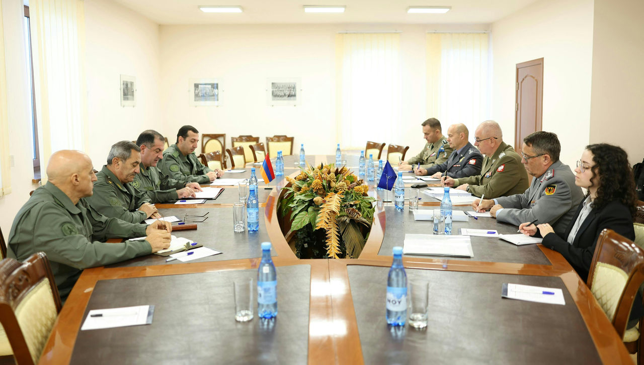 While in Yerevan, Director General of the NATO International Military Staff, Lieutenant General Janusz Adamczak, met with military leaders and senior officials.