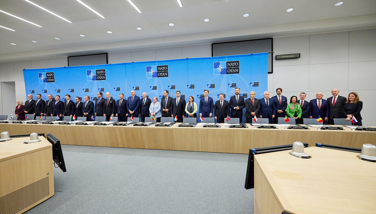 Signing ceremony - Meeting of NATO Defence Ministers, 17-18 October in Brussels