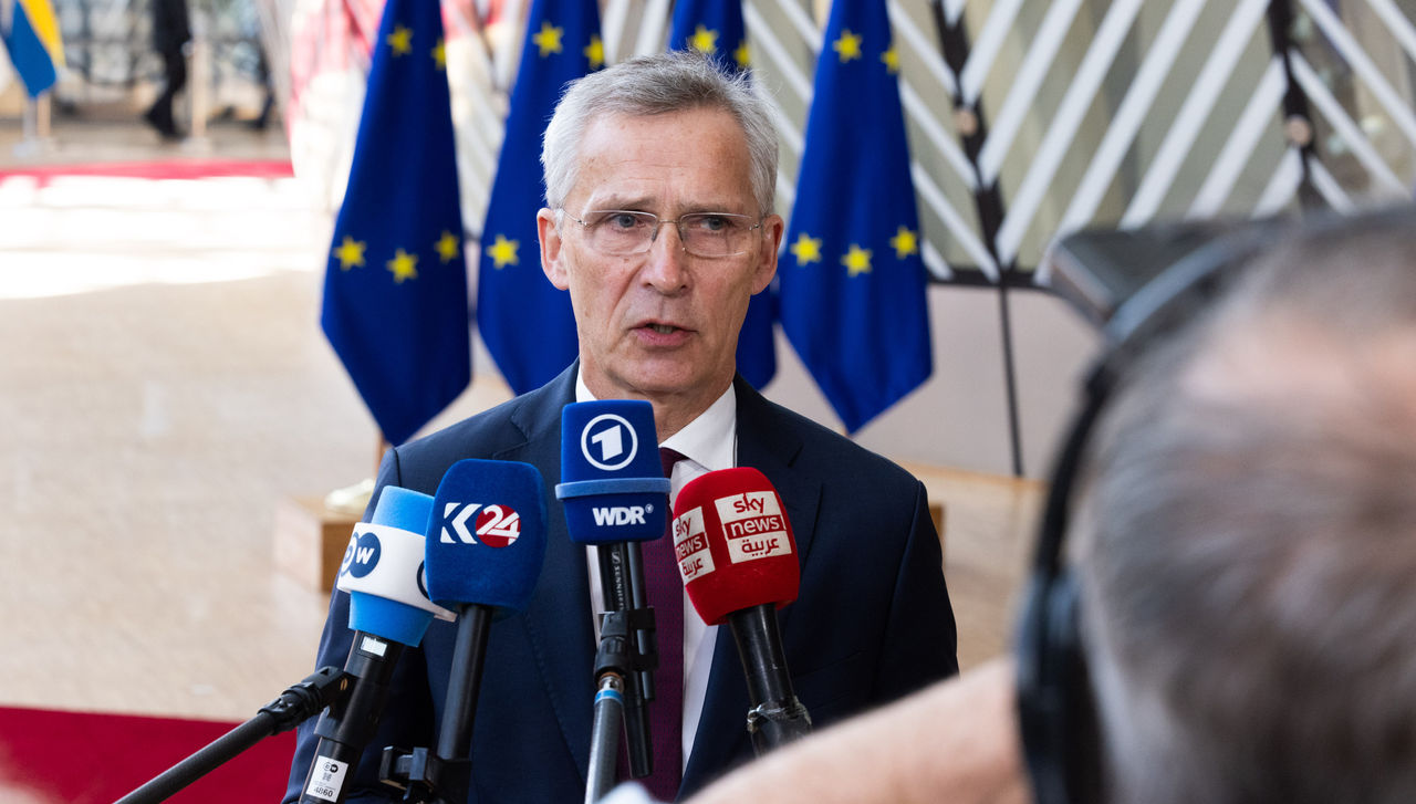 Doorstep statement by NATO Secretary General Jens Stoltenberg ahead of the meeting of the EU Foreign Affairs Council in Defence Ministers’ format