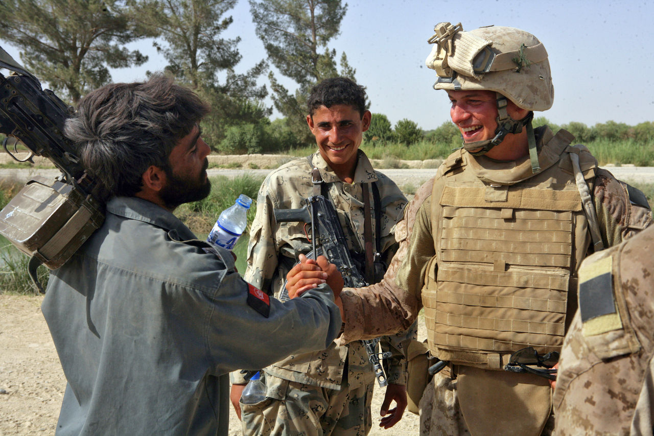 (Official Marine Corps photography by Cpl. Andrew J. Carlson)