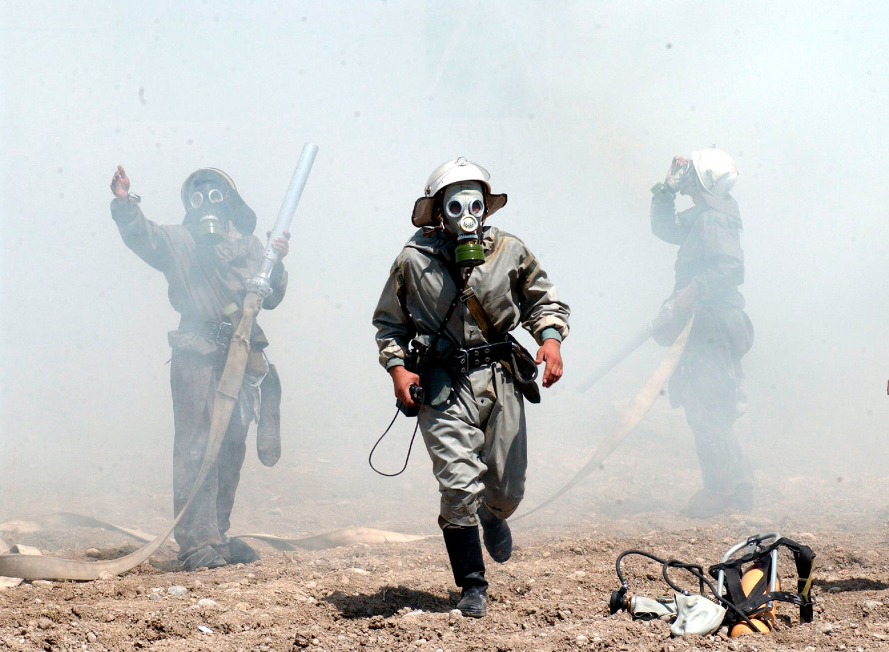 b030427bi
Exercise "Ferghana 2003" held in the Ferghana Region of Uzbekistan,
27th - 30th April 2003.
Exercise scenario Site 2 - industrial location, chemical leakage risk.
