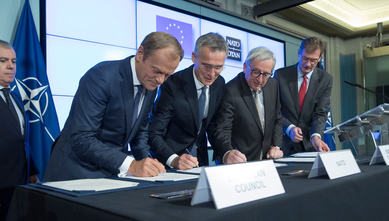 180710-nato-eu-sign.jpg