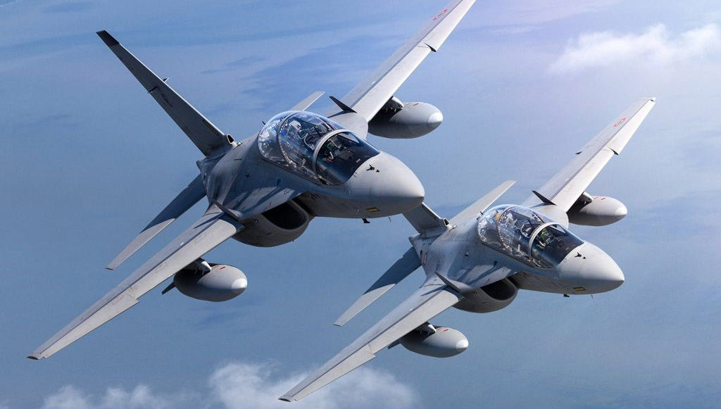 Two Italian Air Force Aermacchi M-346 trainer jets flying in formation. Photo: Italian Air Force