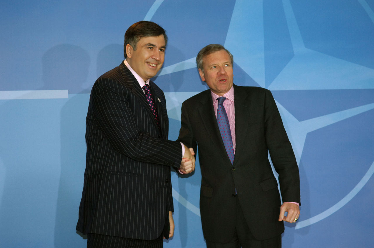 b070227b
27th February 2007
Visit to NATO by the President of Georgia, Mikheil Saakashvili
Left to right: President Mikheil Saakashvili of Georgia with NATO Secretary General, Jaap de Hoop Scheffer
