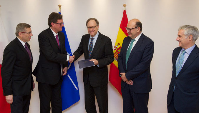 Left to right: President Kwiatkowski of the Polish Supreme Audit Court, Chair Charilaos of the International Board of Auditors, NATO DSG Alexander Vershbow, President Alvarez de Miranda of the Spanish Supreme Audit Court, and the Spanish Permanent Representative to NATO