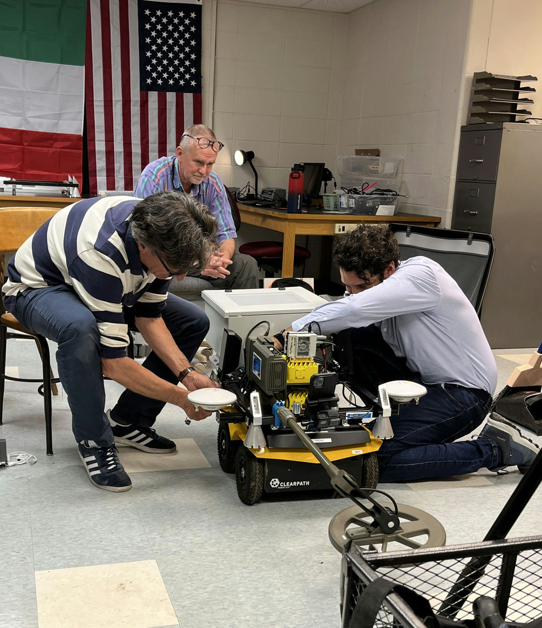 1 G5731 Multi-Sensor Cooperative Robots for Shallow Buried Explosive Threat Detection 2