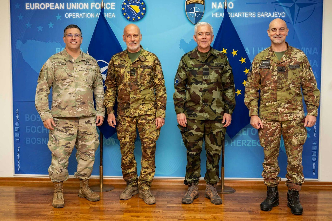 The Chair of the NATO Military Committee (CMC), Admiral Giuseppe Cavo Dragone, and the Chair of the EU Military Committee (CEUMC), General Seán Clancy, with the Commander of NATO Headquarters Sarajevo (NHQSa), Brigadier General Matthew Valas, and the Commander of EUFOR