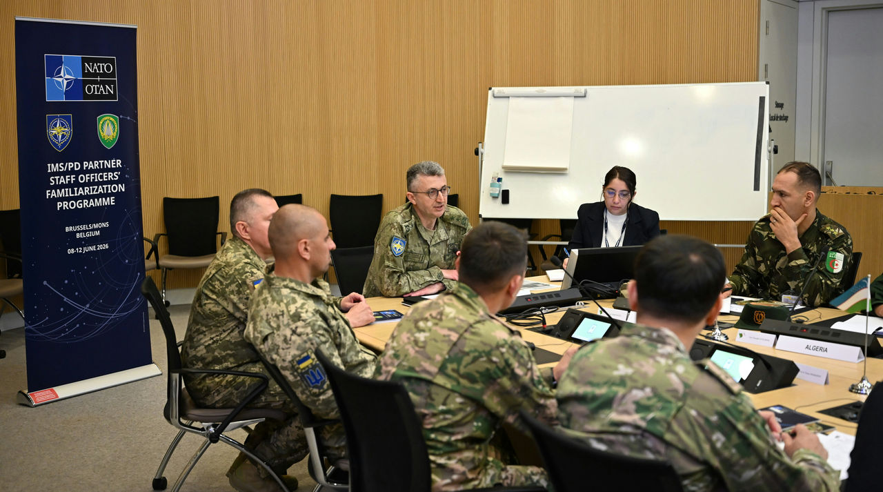 NATO CS Director, Major General Eray ÜNGÜDER speaking to participants of the Bi-annual Familiarization Programme.