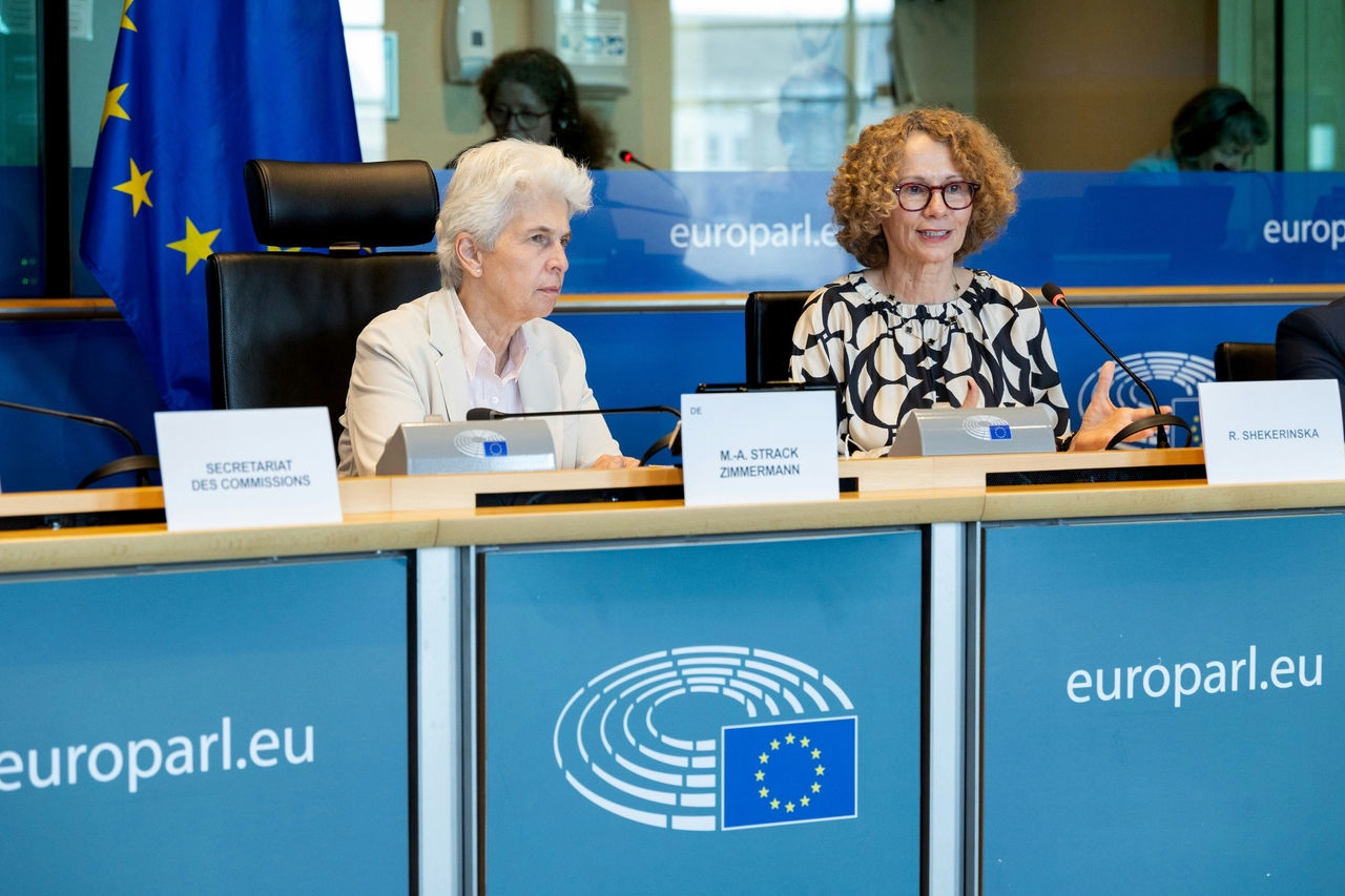 Left to right: Chair of the European Parliament's Subcommittee on Security and Defence Marie-Agnes Strack-Zimmermann and NATO Deputy Secretary General Radmila Shekerinska. © EP