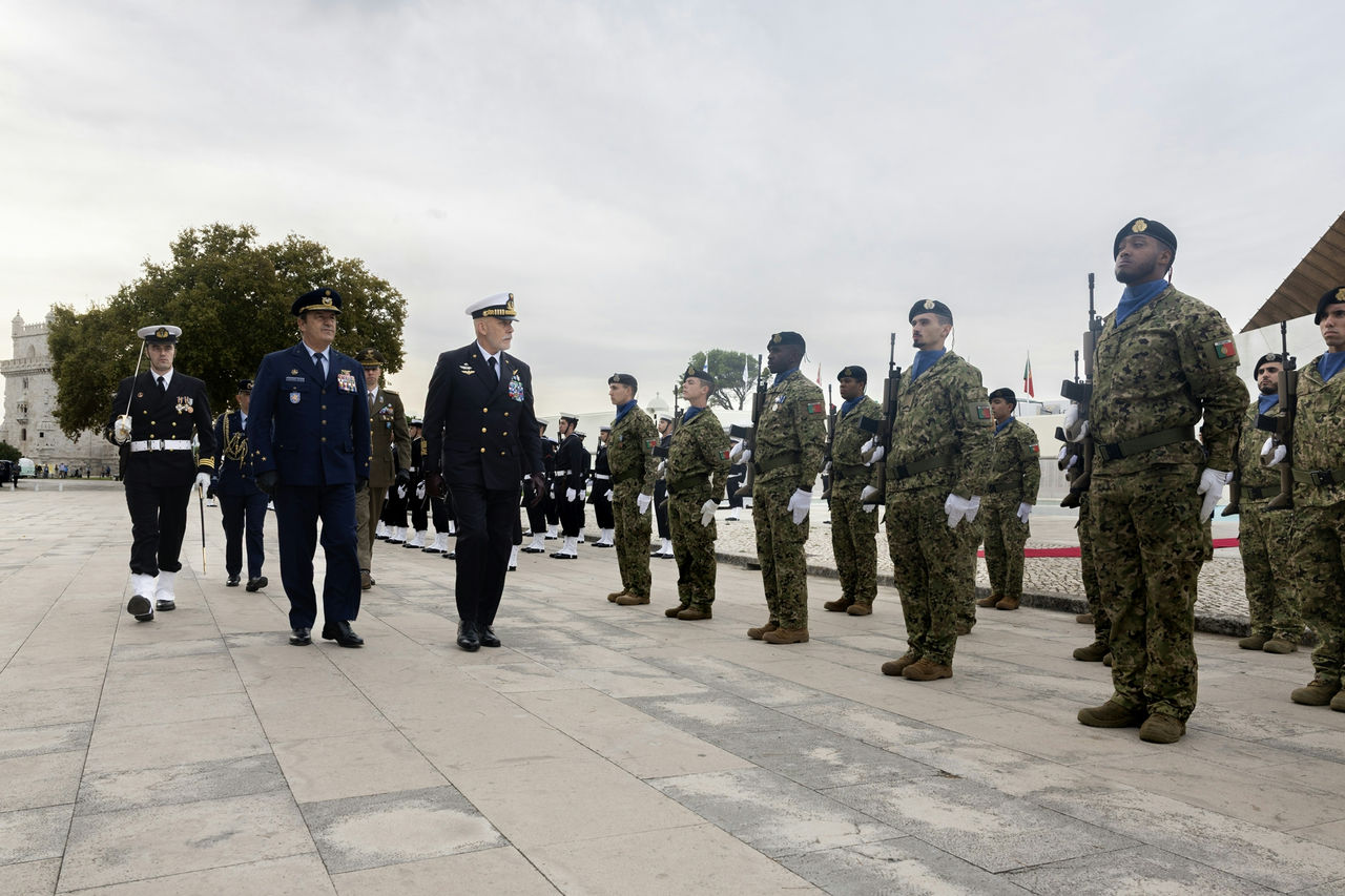 The Chair of the NATO Military Committee, Adm. Giuseppe Cavo Dragone (right) and the Chief of Defence of Portugal, Gen. Jo&atilde;o Cartaxo Alves (left), at the Act of Remembrance in Forte do Bom Sucesso.