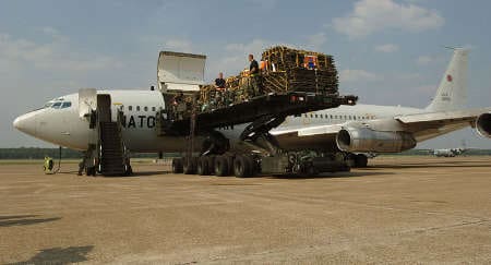  Loading relief aid for Hurricane Katrina victims (© SHAPE)
