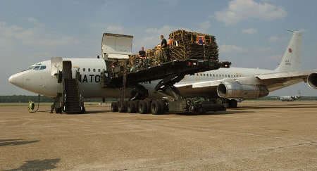 Loading relief aid for Hurricane Katrina victims (© SHAPE)
)