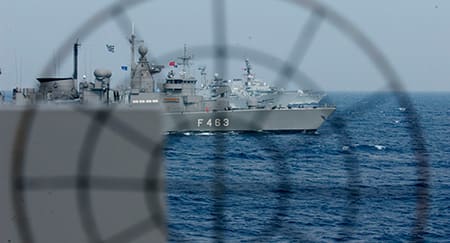 © NATO
)