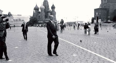Manfred Wörner in Red Square (© NATO )
)