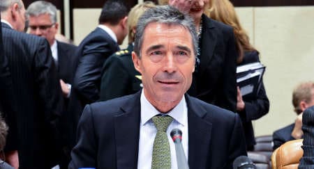 © NATO
)