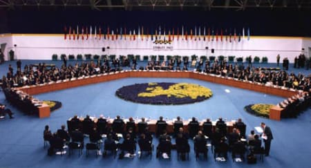 European dream: Southeastern Europe was gripped with expectation in the wake of the Sarajevo Stability Pact Summit (© SFOR)
)