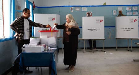 Élections libres en Tunisie, en 2011
)