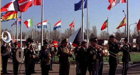Cérémonie marquant l’adhésion de la République tchèque, de la Hongrie et de la Pologne, le 16 mars 1999
)