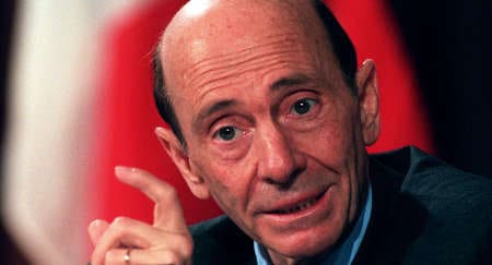 Manfred Wörner w Brukseli w 1994 roku. © REUTERS
)
