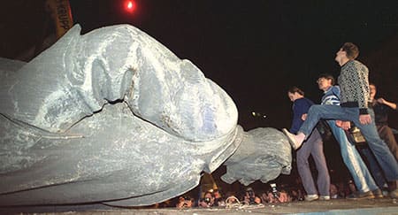 The dissolution of the Soviet Union was formally enacted on December 26, 1991.
)