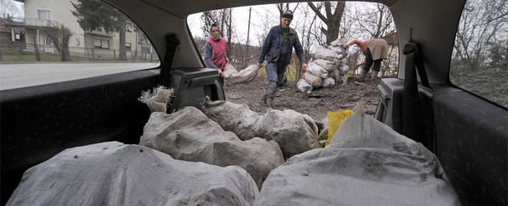  Refik Nuhanovic and his wife Zemila load a car trunk with bags of coal from the conveyor of a coal mine in Zivinice near Tuzla February 10, 2014. Under socialist Yugoslavia, Tuzla in northeastern Bosnia was a hub for the metals and chemical industries. Today, the city's industrial zone is a wasteland and home to one in five of Bosnia's 27 percent registered unemployed. © REUTERS
