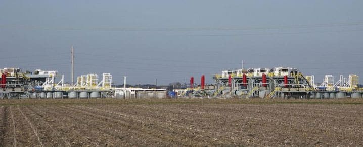 Drilling rigs of a US shale company in Seguin, Texas. © REUTERS
)