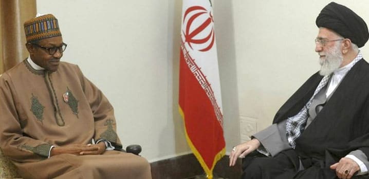 Iran's Supreme Leader Ayatollah Ali Khamenei (R) meets Nigeria's President Muhammadu Buhari in Tehran, 16 December 2015.
)