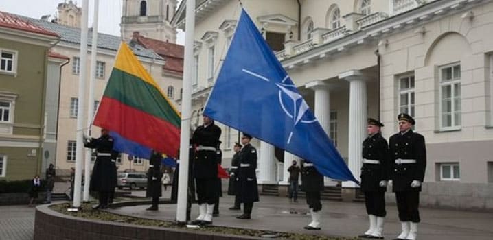 As a clear signal of solidarity, all Allies have contributed to measures to reassure Allies in the eastern part of the Alliance and, at Warsaw, Allied leaders decided to enhance NATO’s forward presence in Estonia, Latvia, Lithuania, and Poland, as well as in the Black Sea region. © NATO
)