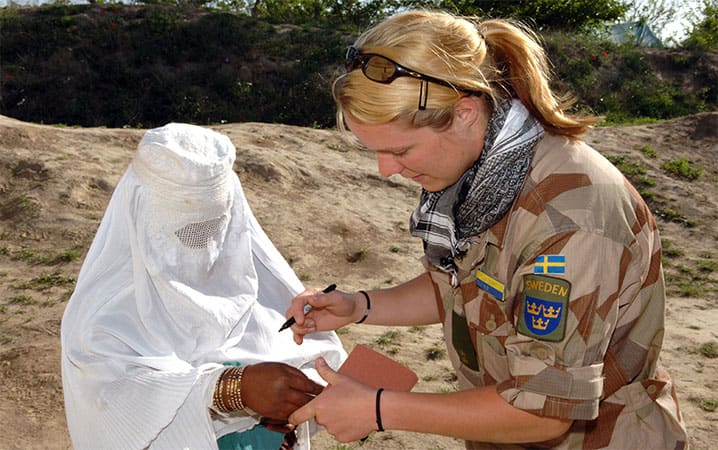 A Swedish liaison officer serves as part of the NATO-led International Security Assistance Force in Afghanistan, which ended its mission in December 2014. © Swedish Ministry of Defence
)