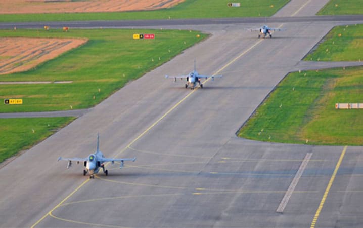 Szwecja inwestuje w nowe zdolności, w tym w nową generację myśliwców Gripen. Zdjęcie użyczone przez Luftstridsskolan i Forsvarsmakten.
)