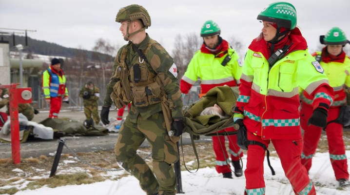 L’exercice Trident Juncture 2018 de l’OTAN a été l'occasion, pour la Norvège, de faire participer ses organismes chargés de la réaction aux situations d'urgence civiles et de valider certains aspects de son approche de la résilience. © OTAN
)