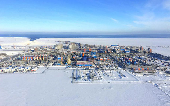 Le projet de gaz naturel liquéfié de Iamal – dans la péninsule de Iamal, à 600 kilomètres au nord du Cercle arctique, en Sibérie occidentale – est dirigé par la Russie et soutenu par des intérêts chinois et français. © Alten Group / Courtesy of Novatek
)