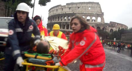 Brudna robota: ćwiczenia w Rzymie pozorujące reakcję na wybuch brudnej bomby © Reporters
)