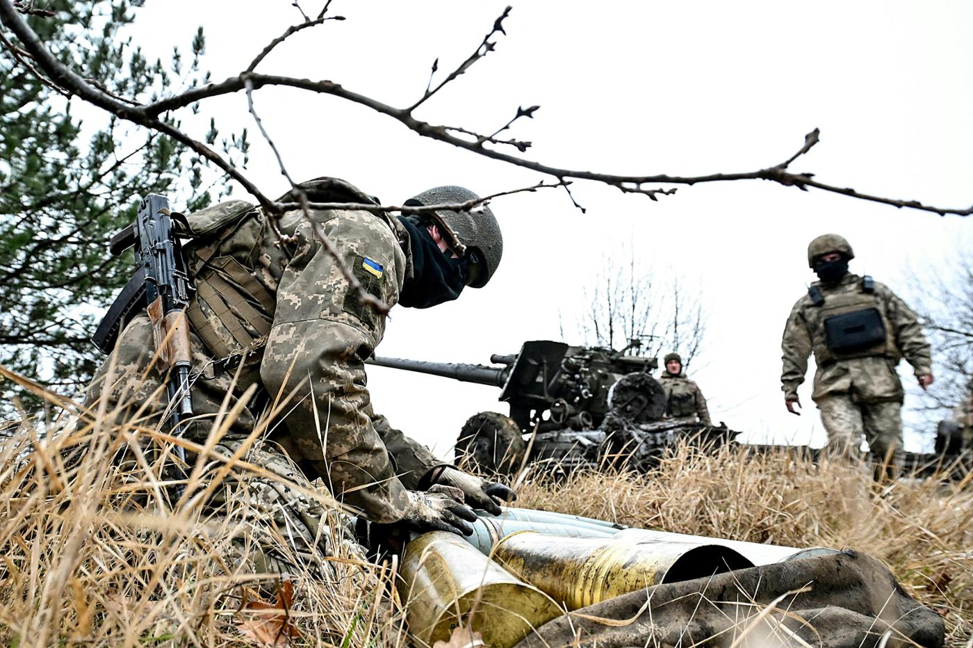 Artillerymen defending the Zaporizhzhia Region of southeastern Ukraine are pictured next to the trailed howitzer &quot;Msta-B&quot;, 16 December 2022. © Photo by Dmytro Smoliyenko / Ukrinform / ABACA via Reuters
)