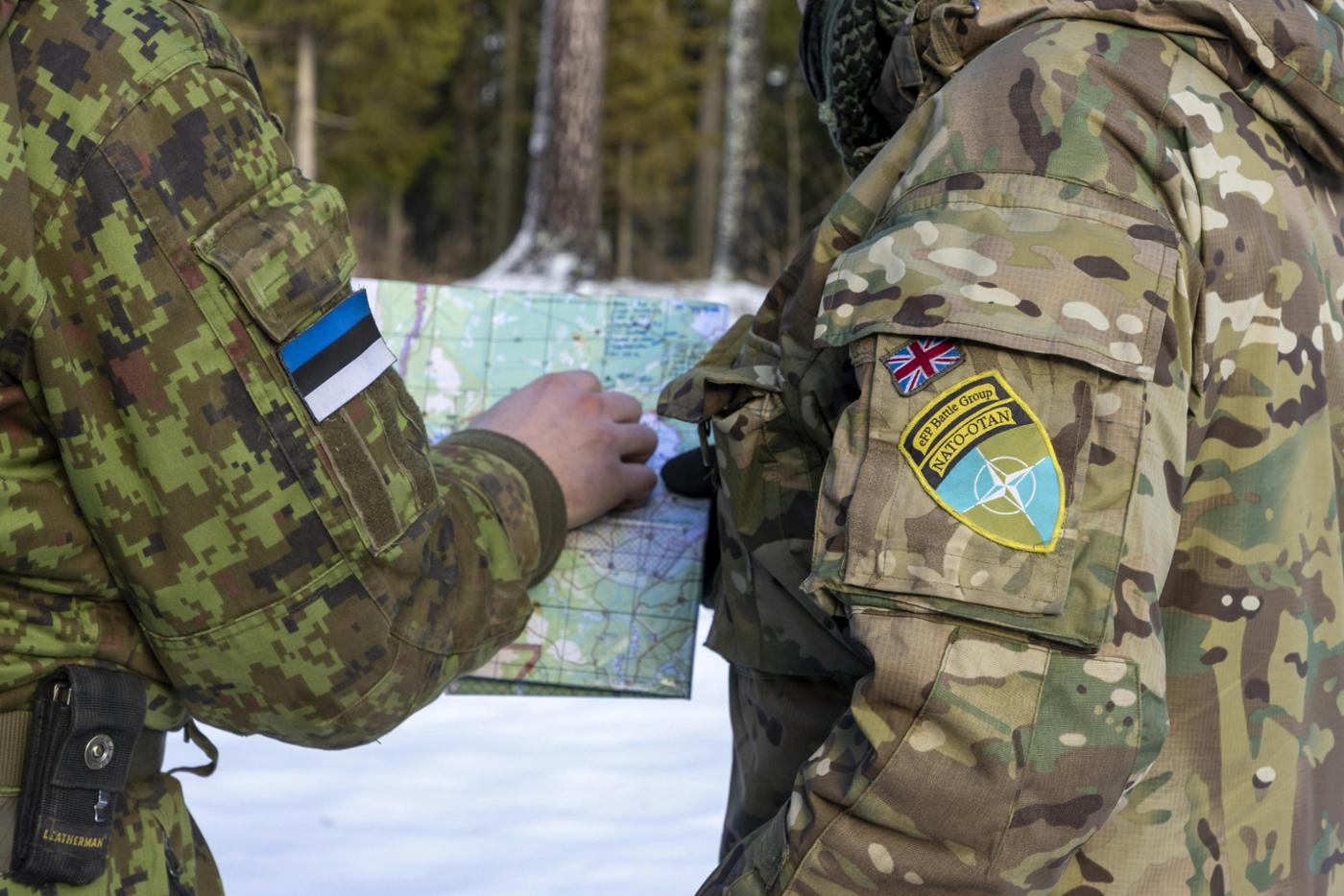 Due to the ongoing war in Ukraine, NATO continues to strengthen its presence and deterrence in the eastern part of the Alliance. Pictured: a British soldier and an Estonian soldier from the multinational battlegroup. Photo courtesy of the British Army.
)