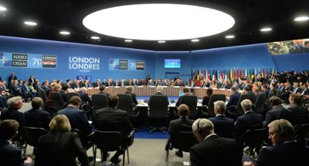 C’est à l’occasion du sommet de Londres, en 2019, que l’OTAN a officiellement reconnu pour la première fois que la Chine était une question majeure pour elle, les chefs d'État et de gouvernement des pays de l’Alliance s’étant déclarés « conscients que l’influence croissante et les politiques internationales de la Chine présentent à la fois des opportunités et des défis, auxquels [ils doivent] répondre ensemble, en tant qu’Alliance ». Photo : Les dirigeants des pays de l’Alliance lors de la réunion du Conseil de l'Atlantique Nord à Londres, le 4 décembre 2019. © OTAN
