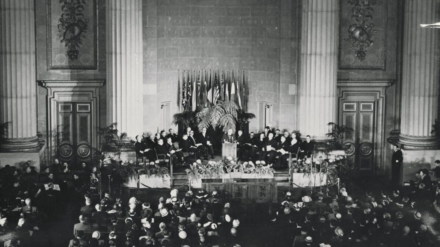 Signing of the North Atlantic Treaty, Washington D.C., United States of America, 4 April 1949. © NATO
)