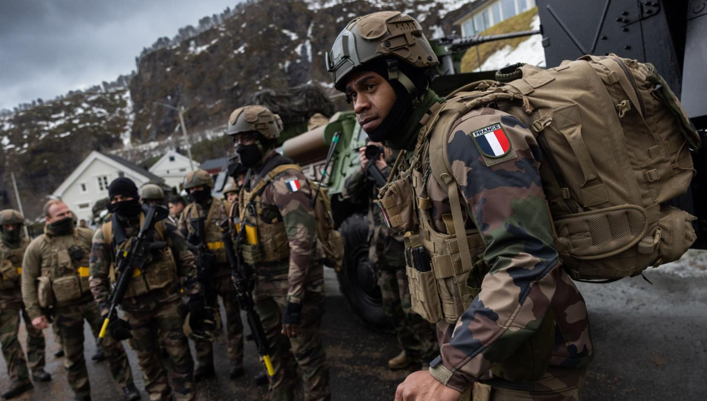 La singularité de l'OTAN la rend par définition irremplaçable. La nature transatlantique de l'Organisation et ses caractéristiques militaires et politiques ne se retrouvent ainsi réunies nulle part ailleurs. Photo : des soldats de la marine française participent à l’exercice Cold Response 22 – Sandstrand (Norvège), le 21 mars 2022. © OTAN
)