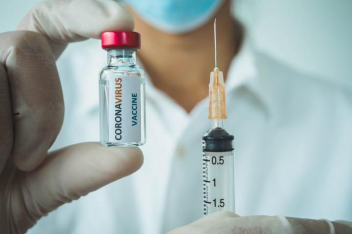 Les campagnes russes de propagande et de désinformation vantent la supériorité du vaccin russe contre la COVID-19, tout en affirmant que les producteurs de vaccin occidentaux sont corrompus. Photo © European Pharmaceutical Review
)