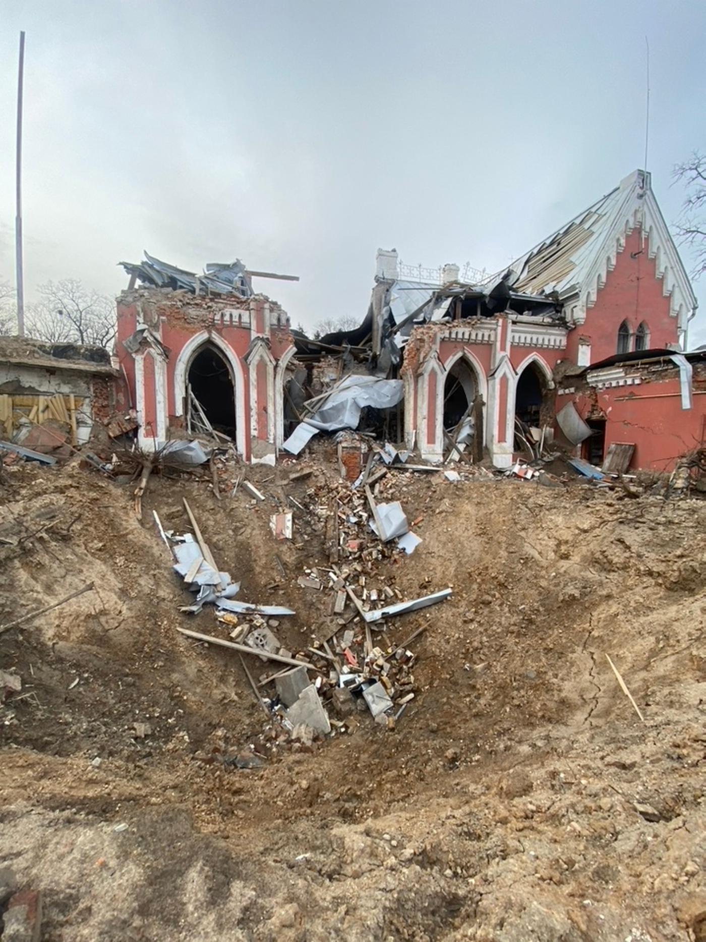 488f82_3_3_a-library-in-chernihiv-destroyed-by-a-russian-rocket
