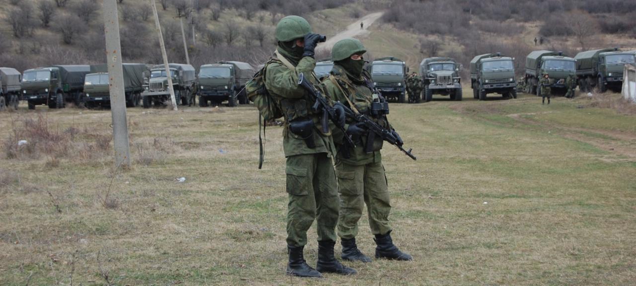 Russian special forces in Crimea. Sometimes called “little green men”, they were one of the offensive “columns” that resulted in the illegal annexation of Crimea from Ukraine to Russia. @ Global Security Review
)