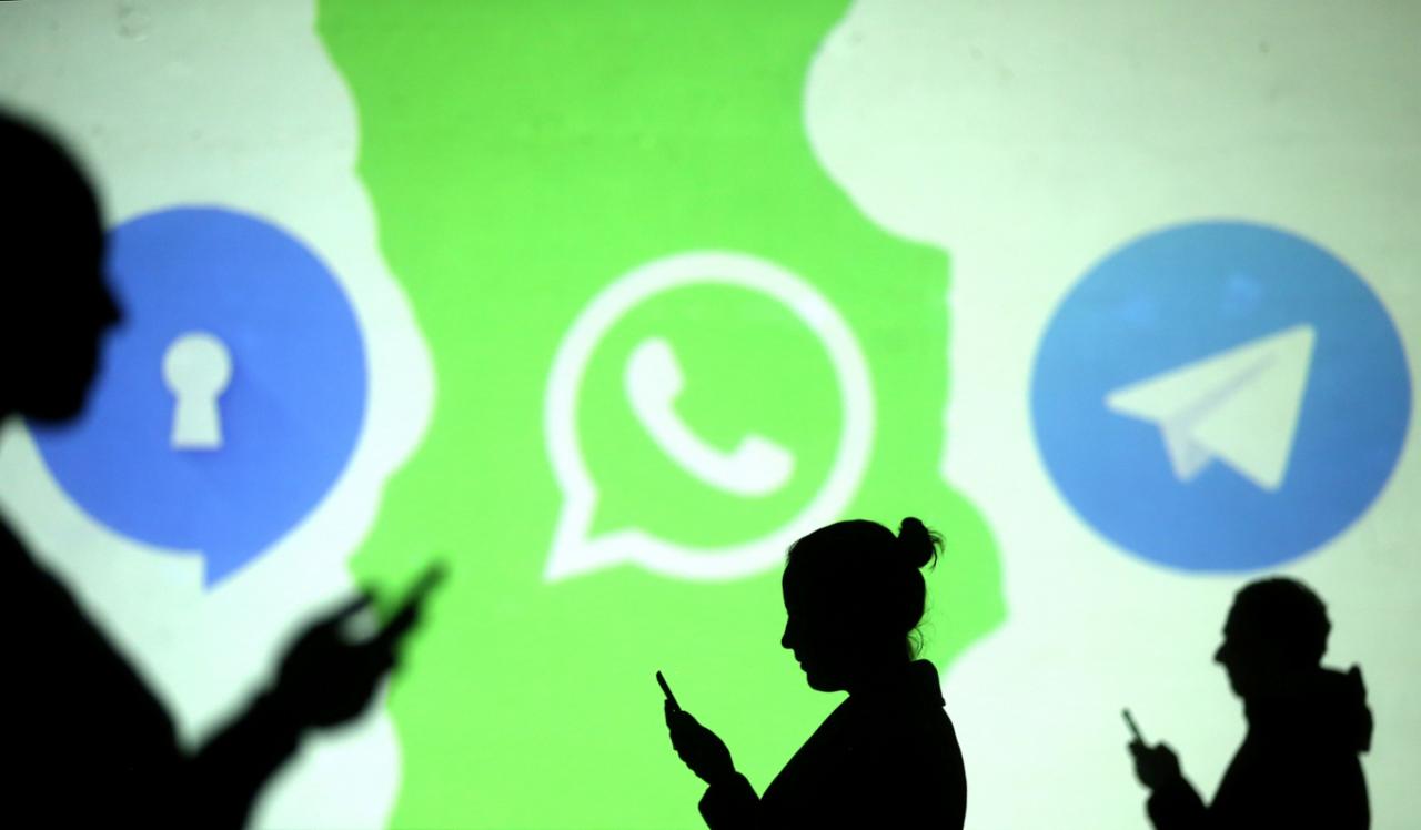 Contemporary digital and social media platforms allow hybrid actors to influence the role of civilians: how they think and act in relation to the state. Picture © Brookings Institution
)