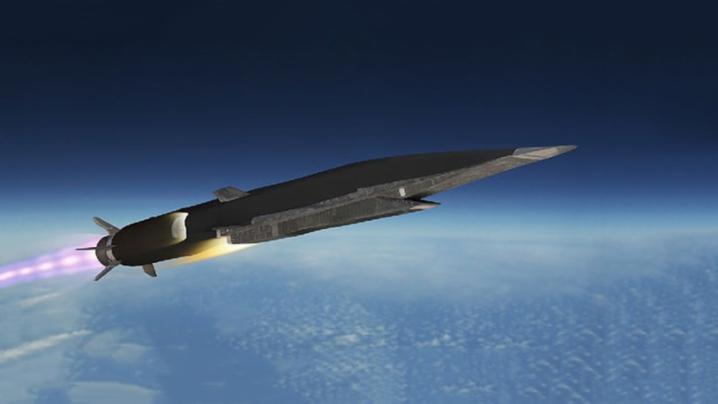 La Russie a effectué avec succès le premier essai de lancement de son missile de croisière hypersonique Tsirkon à partir d’un navire en janvier 2020, selon l’agence de presse TASS. Image de synthèse d’un missile de croisière hypersonique russe 3M22 Zircon/3M22 Tsirkon en vol. © DefPost
)